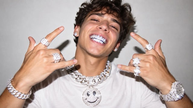 Create an Iced-Out Chain Look