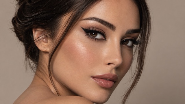 Eyeliner Filter Online for Realistic AI Makeup Try-On